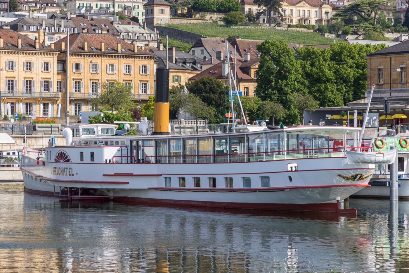 Le bateau à vapeur Neuchâtel au port